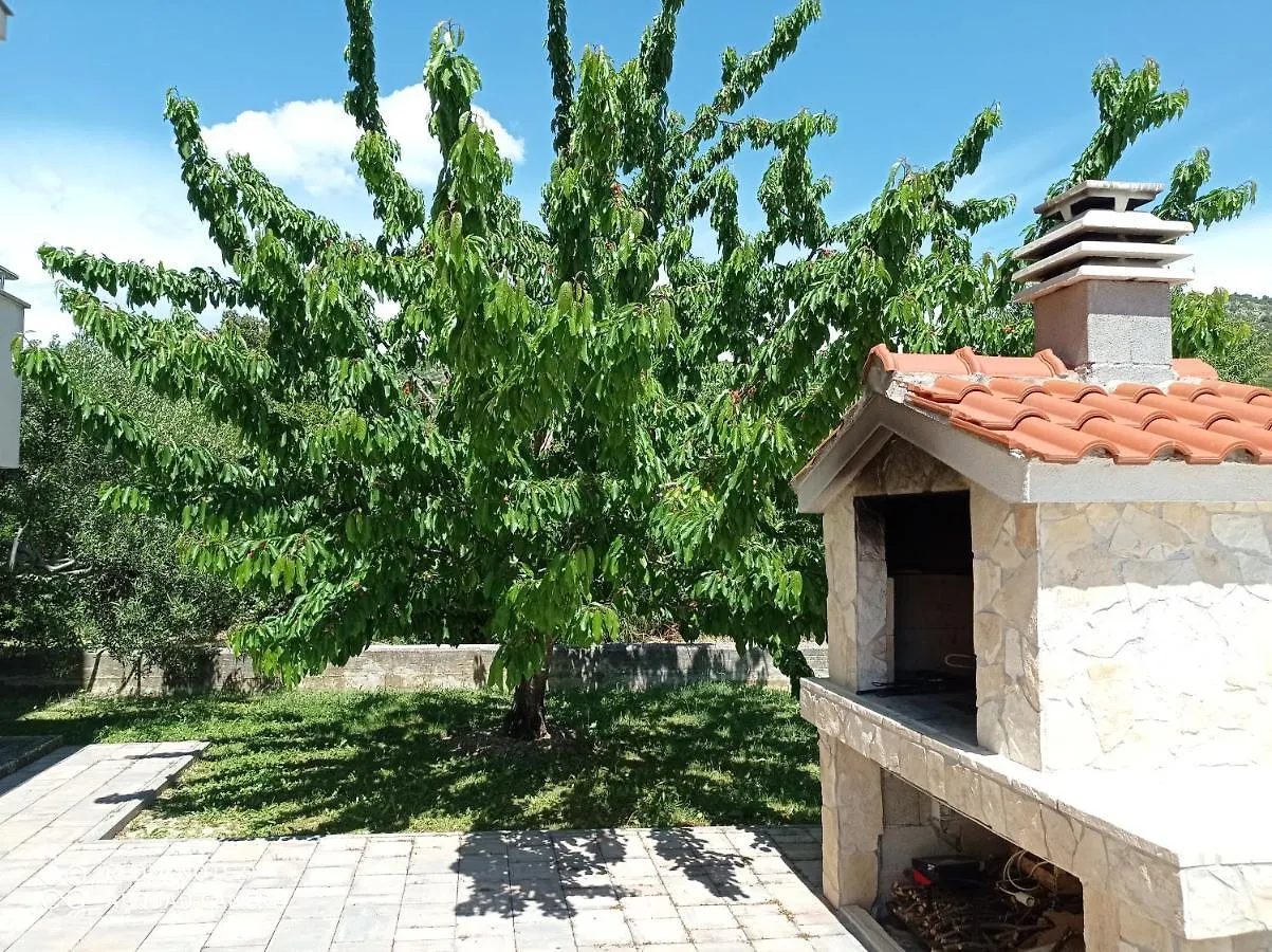 Guest house Apartmani Barisic Trogir