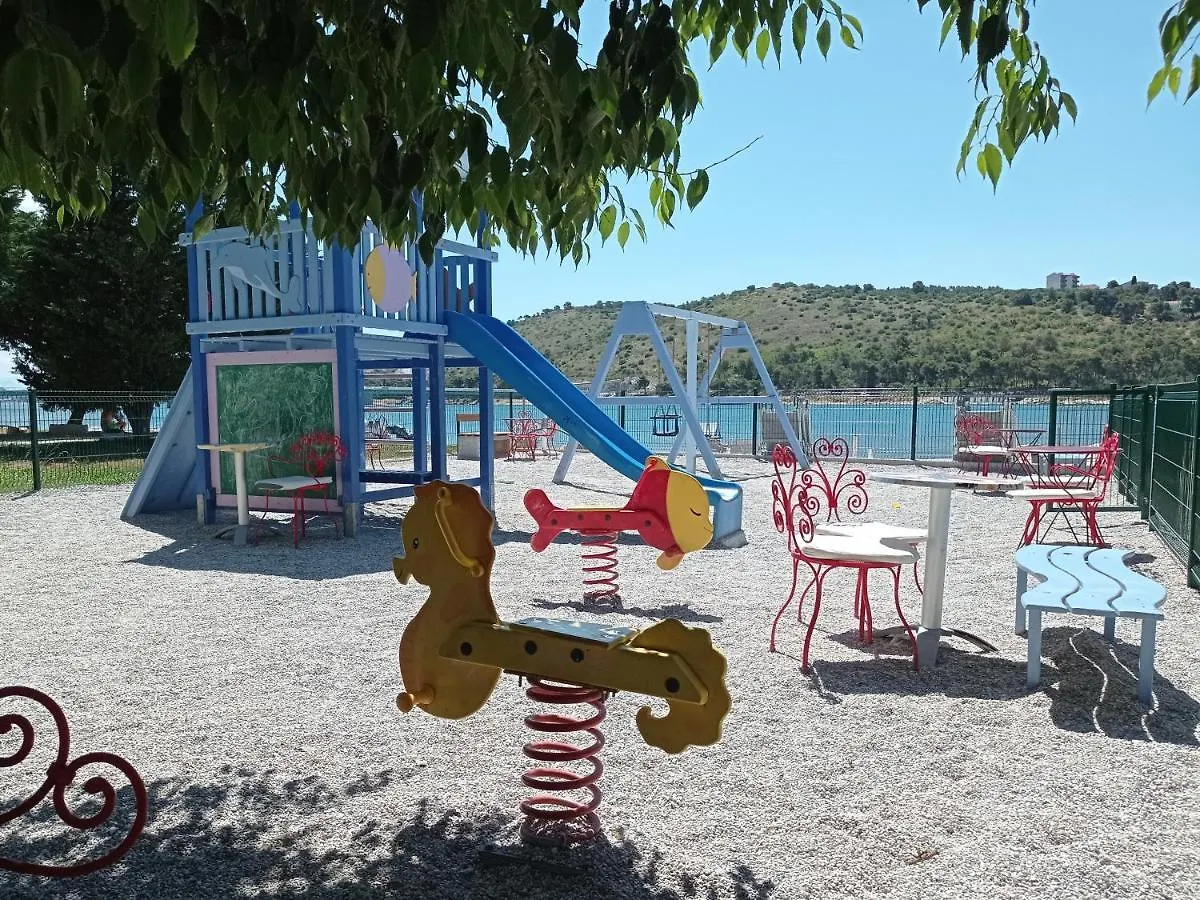 Apartmani Barisic Trogir Guest house