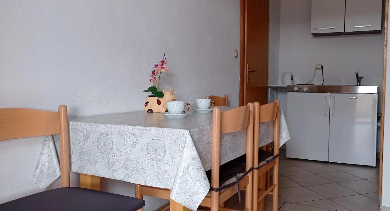 Apartmani Barisic Trogir Guest house